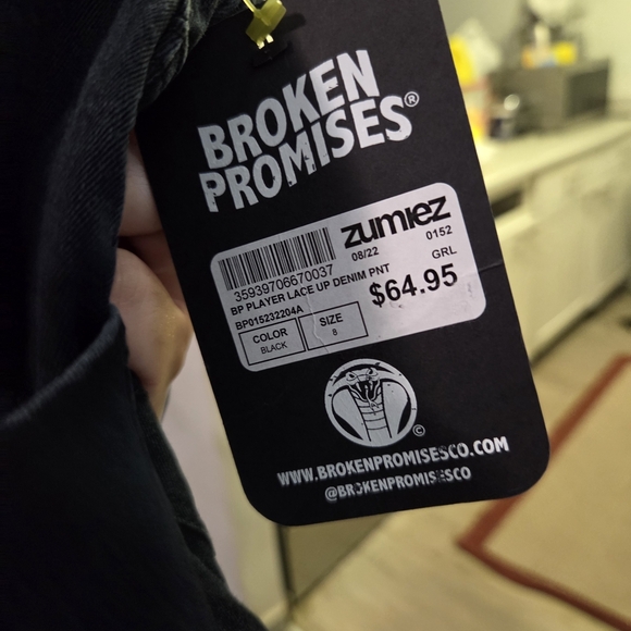 Stylish High Rise Dark Jeans - Picture 4 of 4